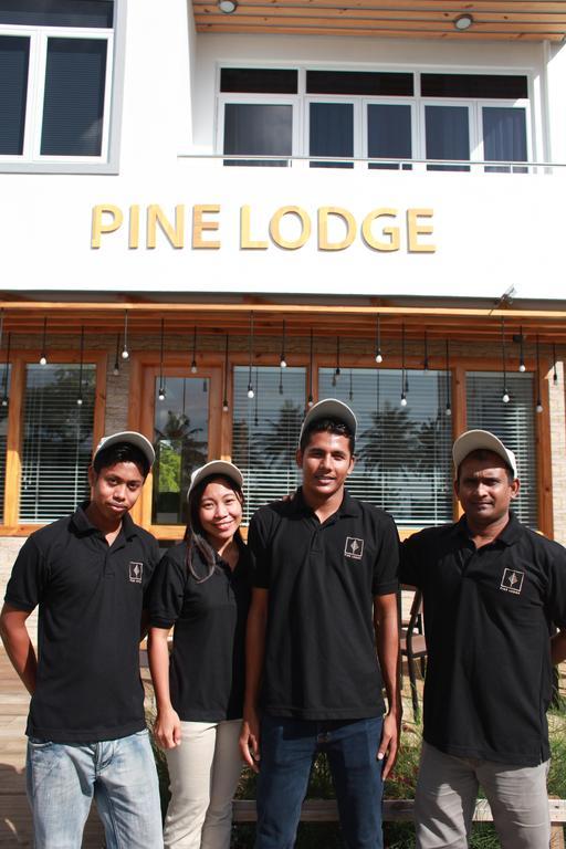 Pine Lodge Malé Buitenkant foto