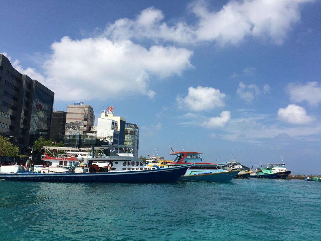 Pine Lodge Malé Buitenkant foto